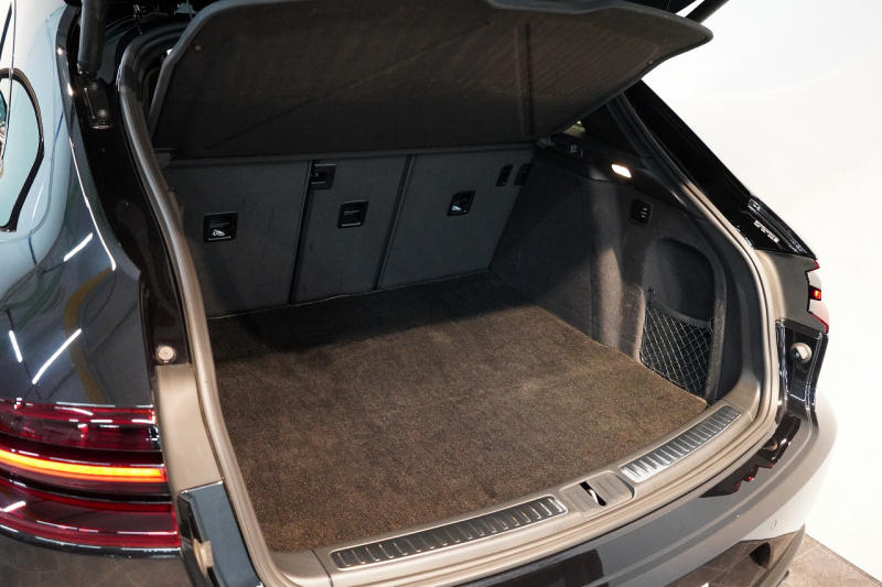 ポルシェ マカン GTS PASM付エアサス PDLS+LEDヘッドライト フルレザーインテリア レーンキープ&チェンジ 中古車 中古車