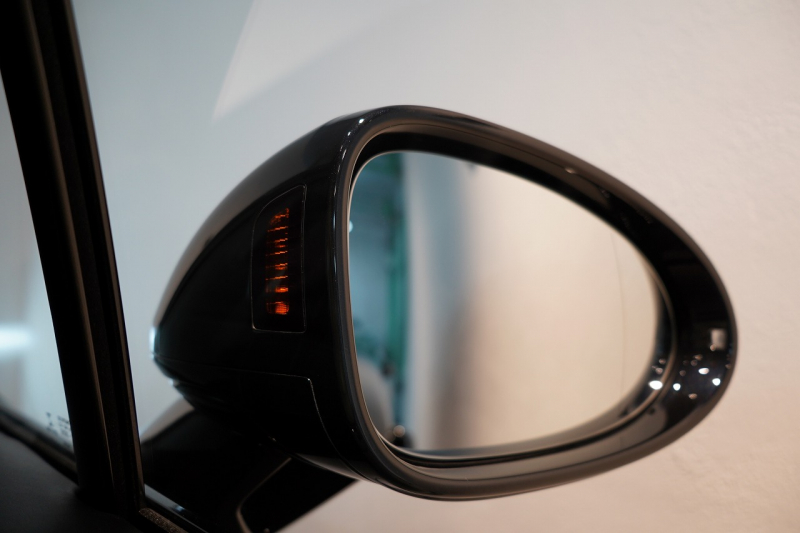 ポルシェ マカン GTS PASM付エアサス PDLS+LEDヘッドライト フルレザーインテリア レーンキープ&チェンジ 中古車 中古車