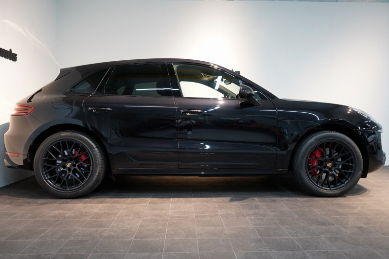 ポルシェ マカン GTS PASM付エアサス PDLS+LEDヘッドライト フルレザーインテリア レーンキープ&チェンジ 中古車 中古車