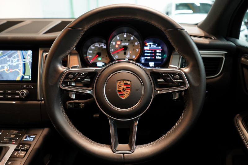 ポルシェ マカン GTS PASM付エアサス PDLS+LEDヘッドライト フルレザーインテリア レーンキープ&チェンジ 中古車 中古車