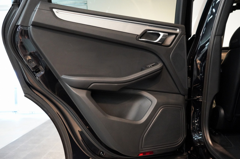 ポルシェ マカン GTS PASM付エアサス PDLS+LEDヘッドライト フルレザーインテリア レーンキープ&チェンジ 中古車 中古車