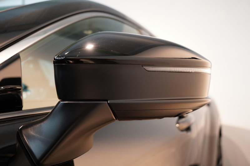 トヨタ クラウン スポーツ SPORT Z 1オーナー パノラマルーフ 中古車 中古車