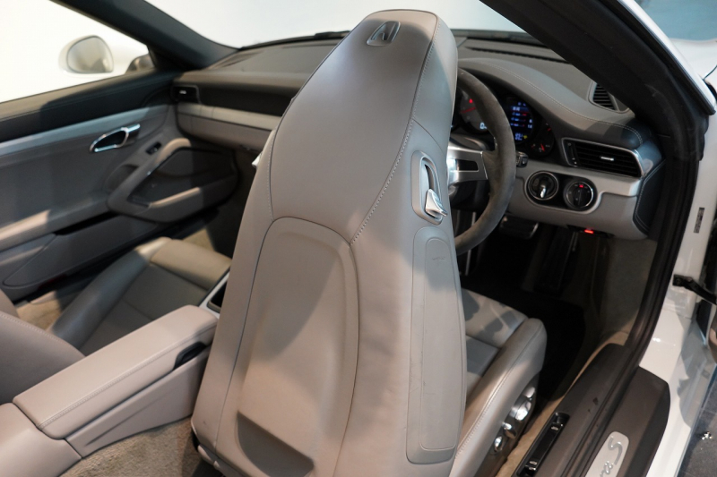 ポルシェ 911(Type991.1) Carrera S Cabriolet スポクロ スポエグ ツートンオールレザー スポーツステアリング 中古車 中古車