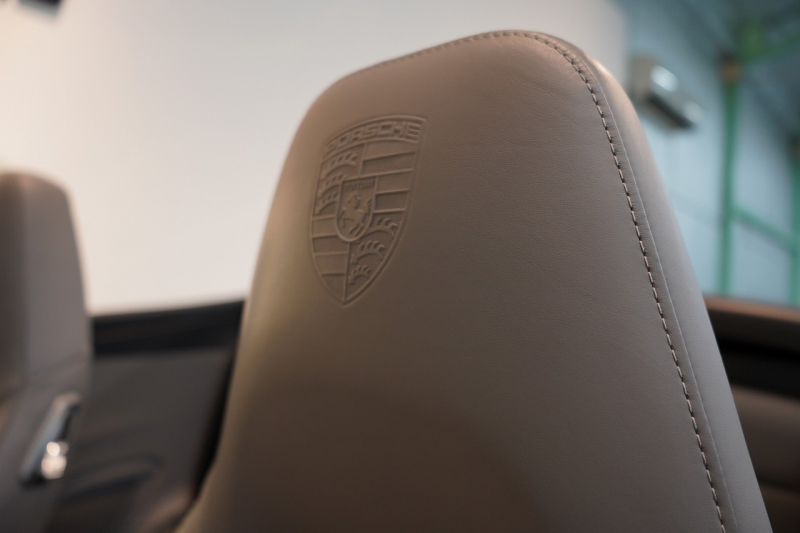 ポルシェ 911(Type991.1) Carrera S Cabriolet スポクロ スポエグ ツートンオールレザー スポーツステアリング 中古車 中古車