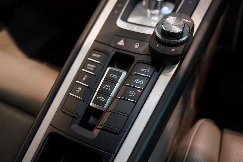 ポルシェ 911(Type991.1) Carrera S Cabriolet スポクロ スポエグ ツートンオールレザー スポーツステアリング 中古車 中古車