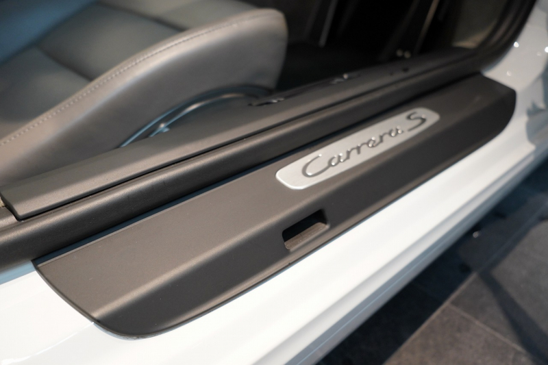 ポルシェ 911(Type991.1) Carrera S Cabriolet スポクロ スポエグ ツートンオールレザー スポーツステアリング 中古車 中古車