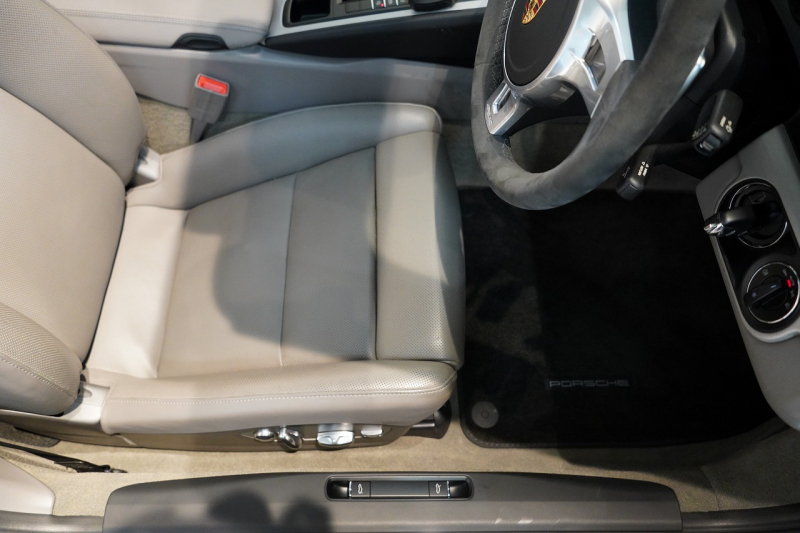 ポルシェ 911(Type991.1) Carrera S Cabriolet スポクロ スポエグ ツートンオールレザー スポーツステアリング 中古車 中古車