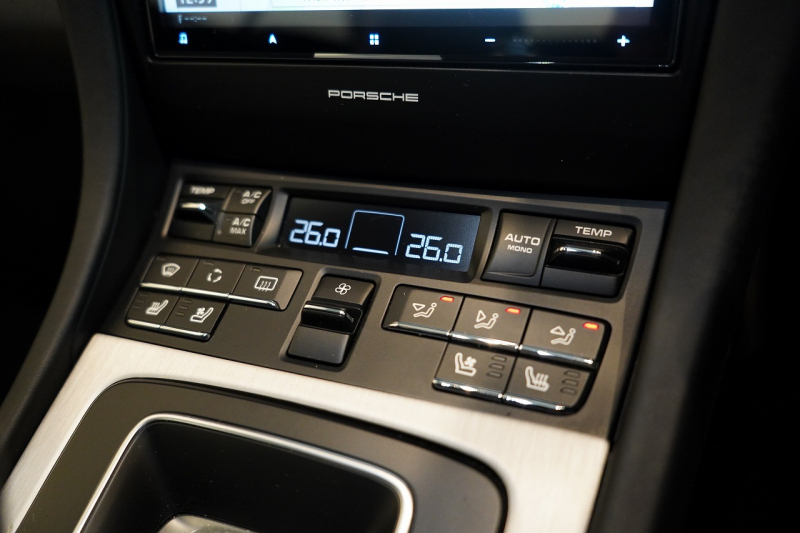 ポルシェ 911(Type991.1) Carrera S Cabriolet スポクロ スポエグ ツートンオールレザー スポーツステアリング 中古車 中古車