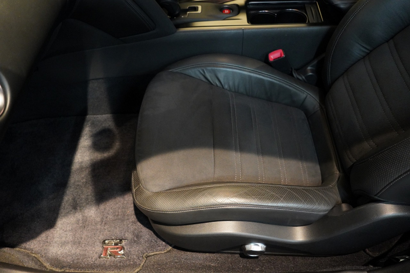 日産 GT-R Pure edition MY12 純正RAYS鍛造20インチホイール  中古車