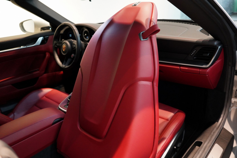 ポルシェ 911(Type992) Carrera S Cabriolet スポクロ スポエグ ツートンレザー OP320 中古車 中古車