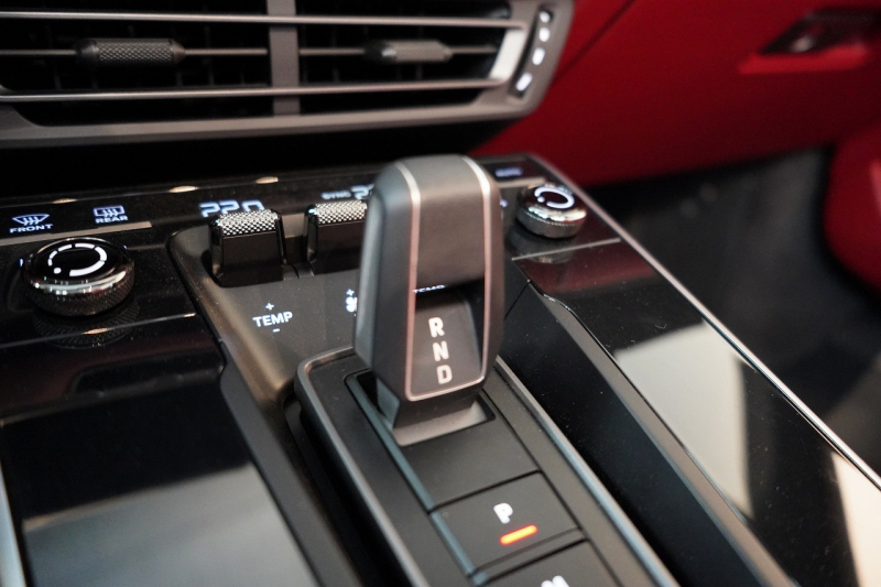 ポルシェ 911(Type992) Carrera S Cabriolet スポクロ スポエグ ツートンレザー OP320 中古車 中古車