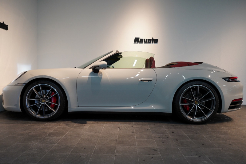 ポルシェ 911(Type992) Carrera S Cabriolet スポクロ スポエグ ツートンレザー OP320 中古車 中古車