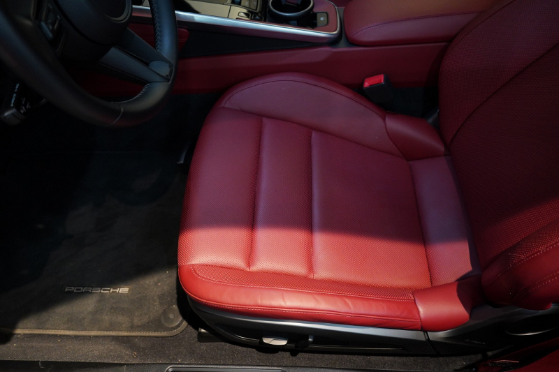 ポルシェ 911(Type992) Carrera S Cabriolet スポクロ スポエグ ツートンレザー OP320 中古車 中古車