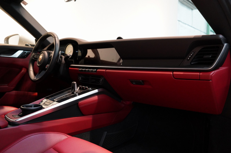 ポルシェ 911(Type992) Carrera S Cabriolet スポクロ スポエグ ツートンレザー OP320 中古車 中古車