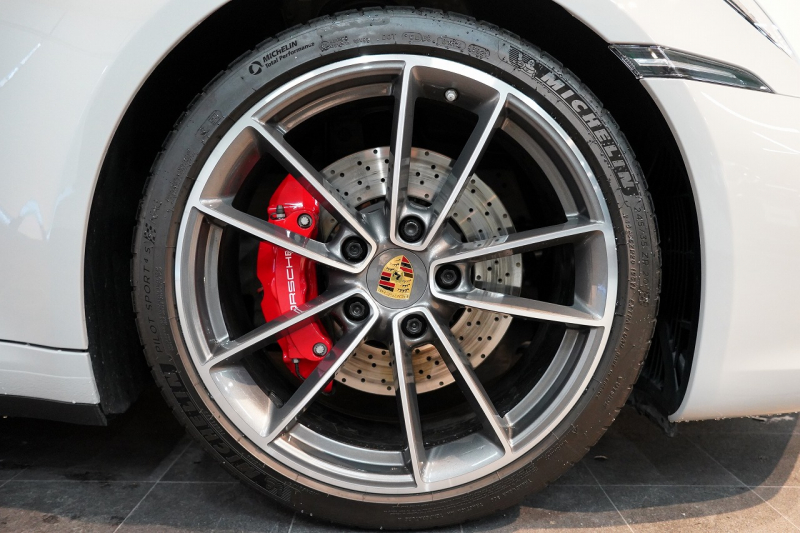 ポルシェ 911(Type992) Carrera S Cabriolet スポクロ スポエグ ツートンレザー OP320 中古車 中古車