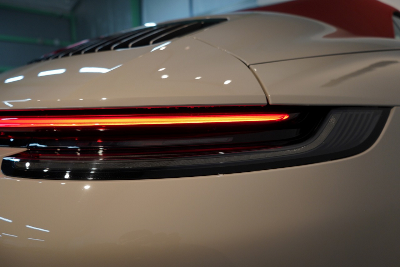 ポルシェ 911(Type992) Carrera S Cabriolet スポクロ スポエグ ツートンレザー OP320 中古車 中古車