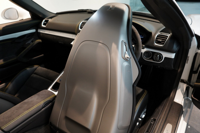 ポルシェ ボクスター(Type981) Spyder PCCB 18wayスポーツシート オールレザー×イエローステッチ キャララホワイト 中古車 中古車