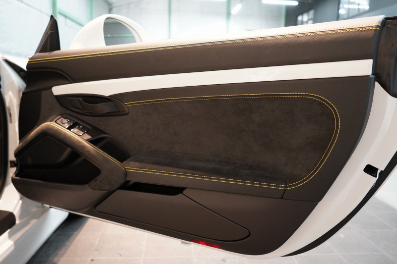 ポルシェ ボクスター(Type981) Spyder PCCB 18wayスポーツシート オールレザー×イエローステッチ キャララホワイト 中古車 中古車