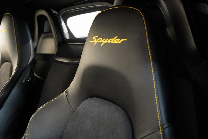 ポルシェ ボクスター(Type981) Spyder PCCB 18wayスポーツシート オールレザー×イエローステッチ キャララホワイト 中古車 中古車