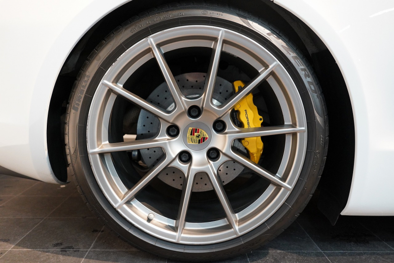 ポルシェ ボクスター(Type981) Spyder PCCB 18wayスポーツシート オールレザー×イエローステッチ キャララホワイト 中古車 中古車