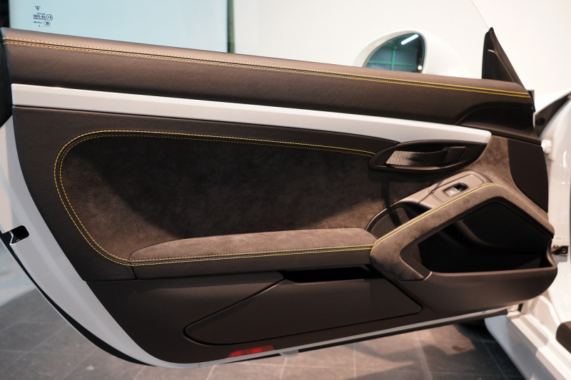 ポルシェ ボクスター(Type981) Spyder PCCB 18wayスポーツシート オールレザー×イエローステッチ キャララホワイト 中古車 中古車