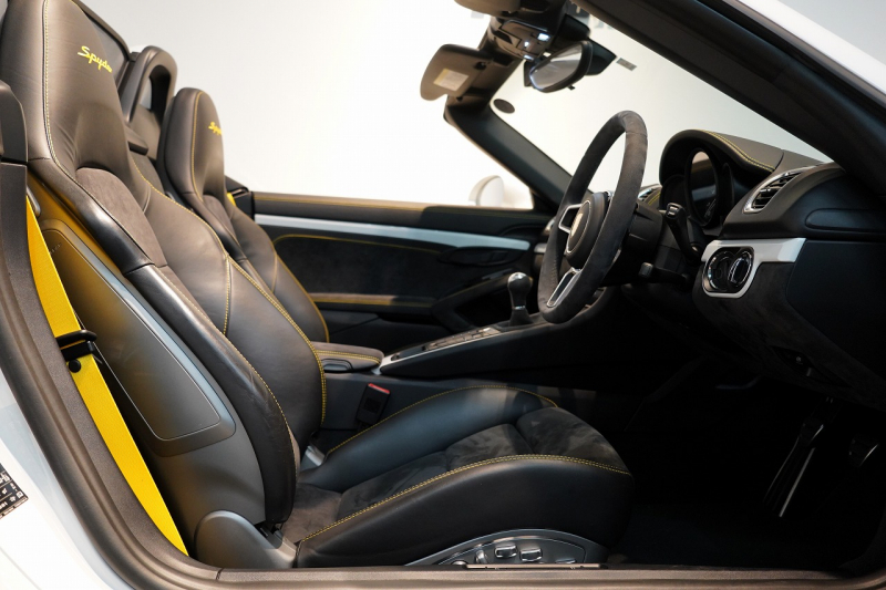 ポルシェ ボクスター(Type981) Spyder PCCB 18wayスポーツシート オールレザー×イエローステッチ キャララホワイト 中古車 中古車