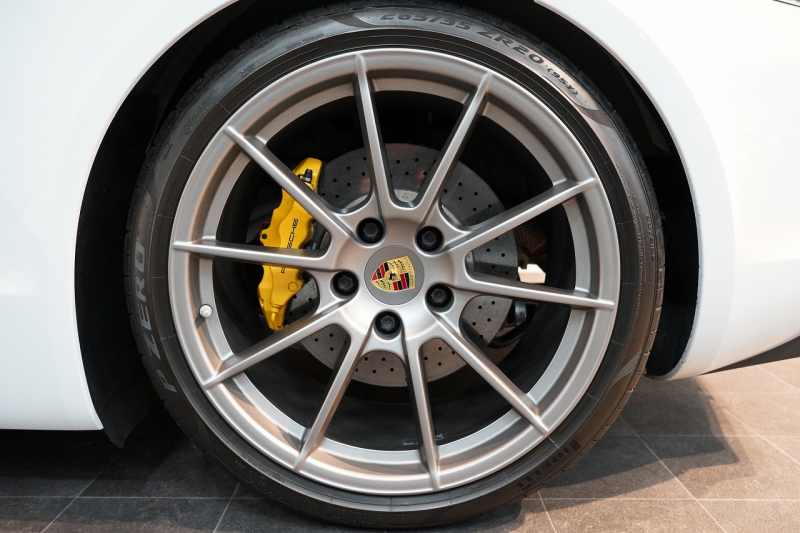 ポルシェ ボクスター(Type981) Spyder PCCB 18wayスポーツシート オールレザー×イエローステッチ キャララホワイト 中古車 中古車