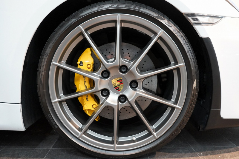 ポルシェ ボクスター(Type981) Spyder PCCB 18wayスポーツシート オールレザー×イエローステッチ キャララホワイト 中古車 中古車