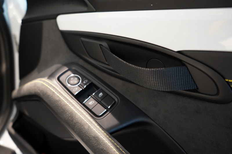 ポルシェ ボクスター(Type981) Spyder PCCB 18wayスポーツシート オールレザー×イエローステッチ キャララホワイト 中古車 中古車