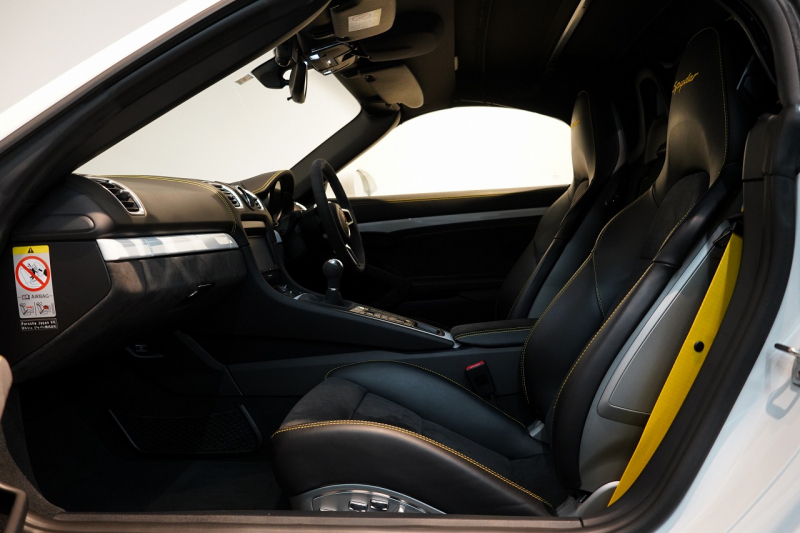 ポルシェ ボクスター(Type981) Spyder PCCB 18wayスポーツシート オールレザー×イエローステッチ キャララホワイト 中古車 中古車