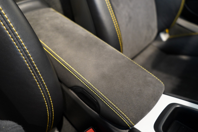 ポルシェ ボクスター(Type981) Spyder PCCB 18wayスポーツシート オールレザー×イエローステッチ キャララホワイト 中古車 中古車