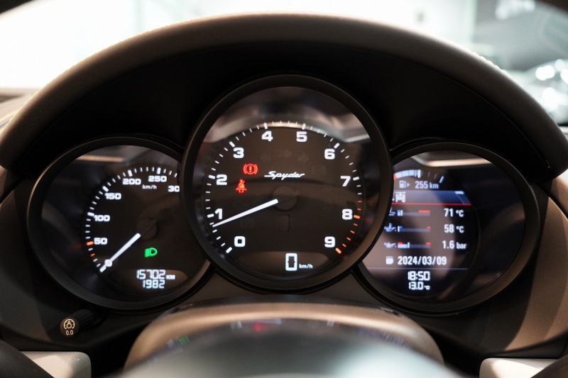 ポルシェ ボクスター(Type981) Spyder PCCB 18wayスポーツシート オールレザー×イエローステッチ キャララホワイト 中古車 中古車