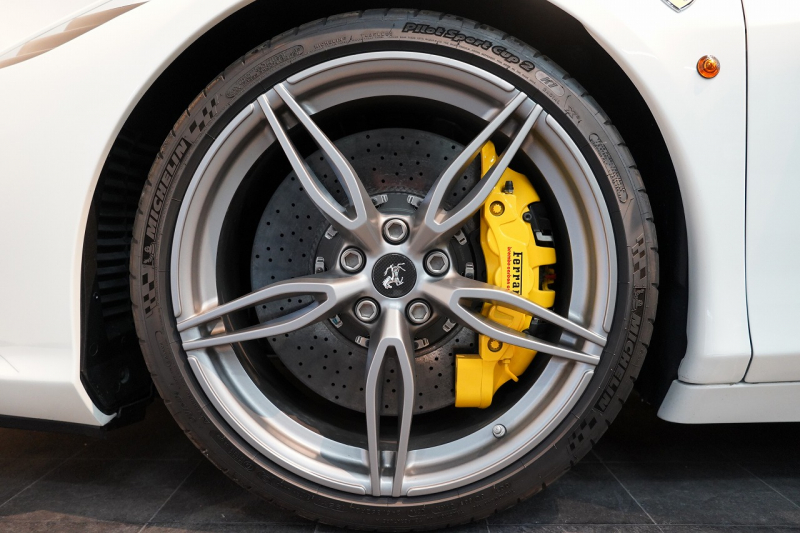 フェラーリ 458スペチアーレ F1 DCT 正規ディーラー車 中古車 中古車