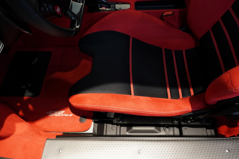 フェラーリ 458スペチアーレ F1 DCT 正規ディーラー車 中古車 中古車