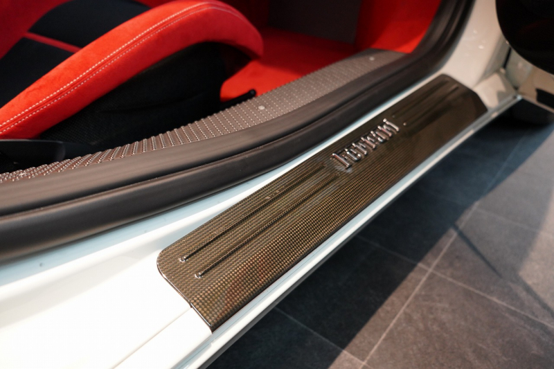 フェラーリ 458スペチアーレ F1 DCT 正規ディーラー車 中古車 中古車