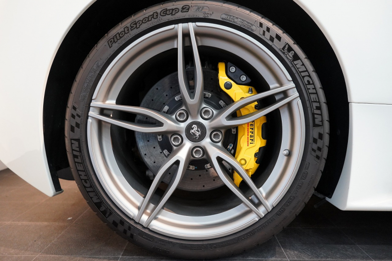 フェラーリ 458スペチアーレ F1 DCT 正規ディーラー車 中古車 中古車