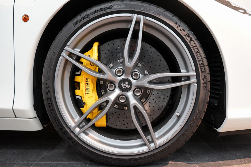 フェラーリ 458スペチアーレ F1 DCT 正規ディーラー車 中古車 中古車