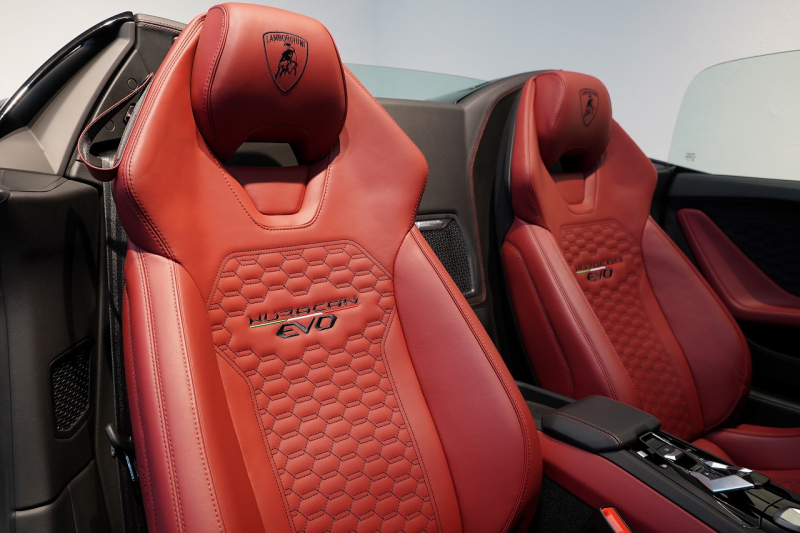 ランボルギーニ ウラカン EVO Spyder RWD Grigio Lynx  エレガントレザーインテリア/Rosso Rea 20インチNarvi鍛造ホイール 中古車 中古車