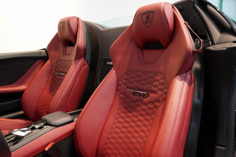 ランボルギーニ ウラカン EVO Spyder RWD Grigio Lynx  エレガントレザーインテリア/Rosso Rea 20インチNarvi鍛造ホイール 中古車 中古車