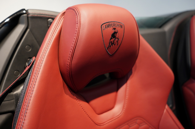 ランボルギーニ ウラカン EVO Spyder RWD Grigio Lynx  エレガントレザーインテリア/Rosso Rea 20インチNarvi鍛造ホイール 中古車 中古車