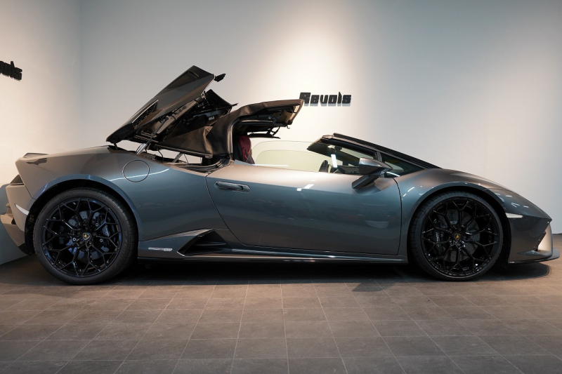 ランボルギーニ ウラカン EVO Spyder RWD Grigio Lynx  エレガントレザーインテリア/Rosso Rea 20インチNarvi鍛造ホイール 中古車 中古車