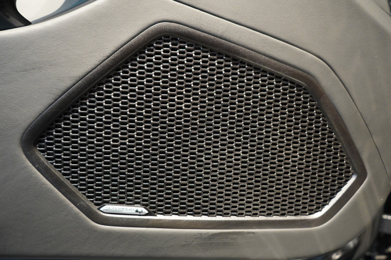 ランボルギーニ ウラカン EVO Spyder RWD Grigio Lynx  エレガントレザーインテリア/Rosso Rea 20インチNarvi鍛造ホイール 中古車 中古車