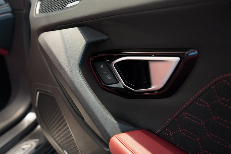 ランボルギーニ ウラカン EVO Spyder RWD Grigio Lynx  エレガントレザーインテリア/Rosso Rea 20インチNarvi鍛造ホイール 中古車 中古車