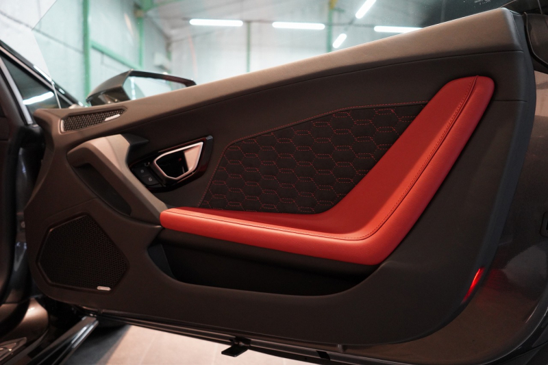 ランボルギーニ ウラカン EVO Spyder RWD Grigio Lynx  エレガントレザーインテリア/Rosso Rea 20インチNarvi鍛造ホイール 中古車 中古車