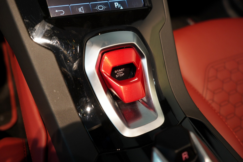 ランボルギーニ ウラカン EVO Spyder RWD Grigio Lynx  エレガントレザーインテリア/Rosso Rea 20インチNarvi鍛造ホイール 中古車 中古車