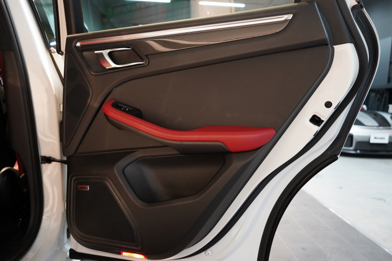 ポルシェ マカン Turbo PDK スポクロ 20インチRSスパイダー パノラマルーフ ACC レーンキープ 中古車 中古車