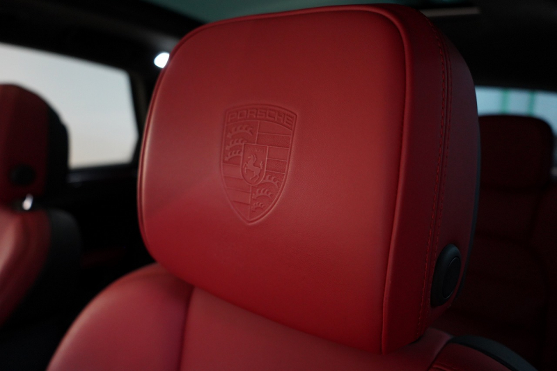 ポルシェ マカン Turbo PDK スポクロ 20インチRSスパイダー パノラマルーフ ACC レーンキープ 中古車 中古車