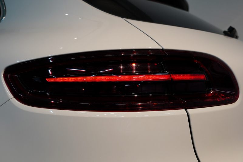 ポルシェ マカン Turbo PDK スポクロ 20インチRSスパイダー パノラマルーフ ACC レーンキープ 中古車 中古車