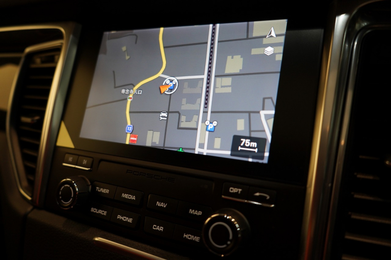 ポルシェ マカン Turbo PDK スポクロ 20インチRSスパイダー パノラマルーフ ACC レーンキープ 中古車 中古車