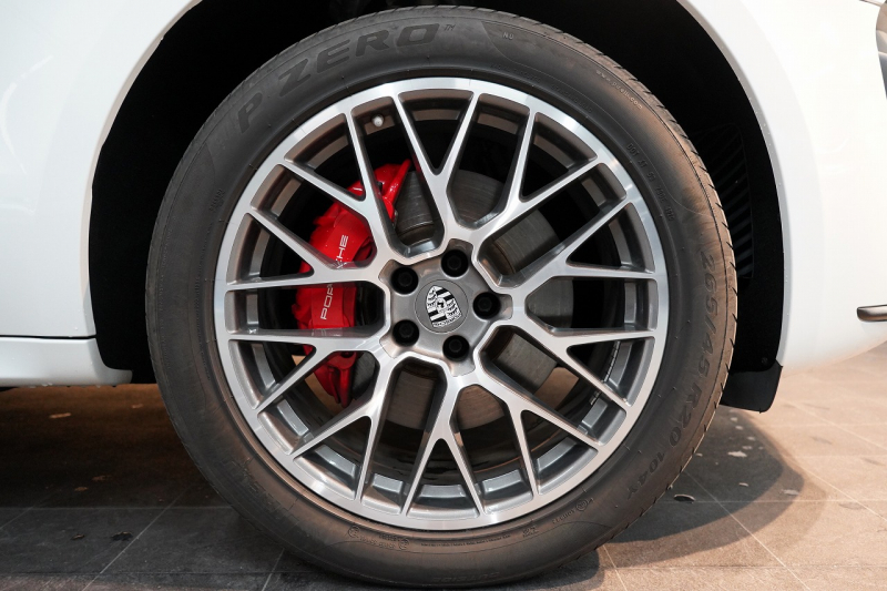 ポルシェ マカン Turbo PDK スポクロ 20インチRSスパイダー パノラマルーフ ACC レーンキープ 中古車 中古車